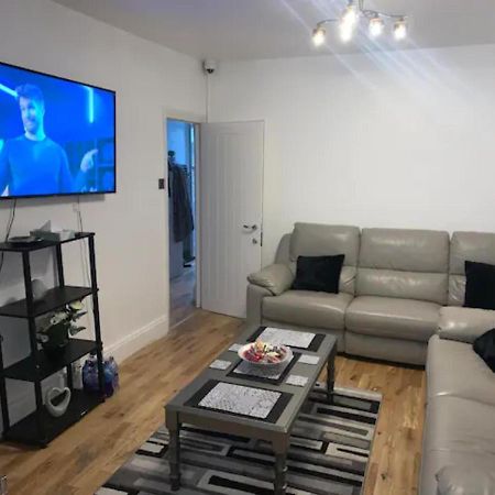 Modern 5 Bedroom Family House - 18 Mins To Station Лондон Екстер'єр фото