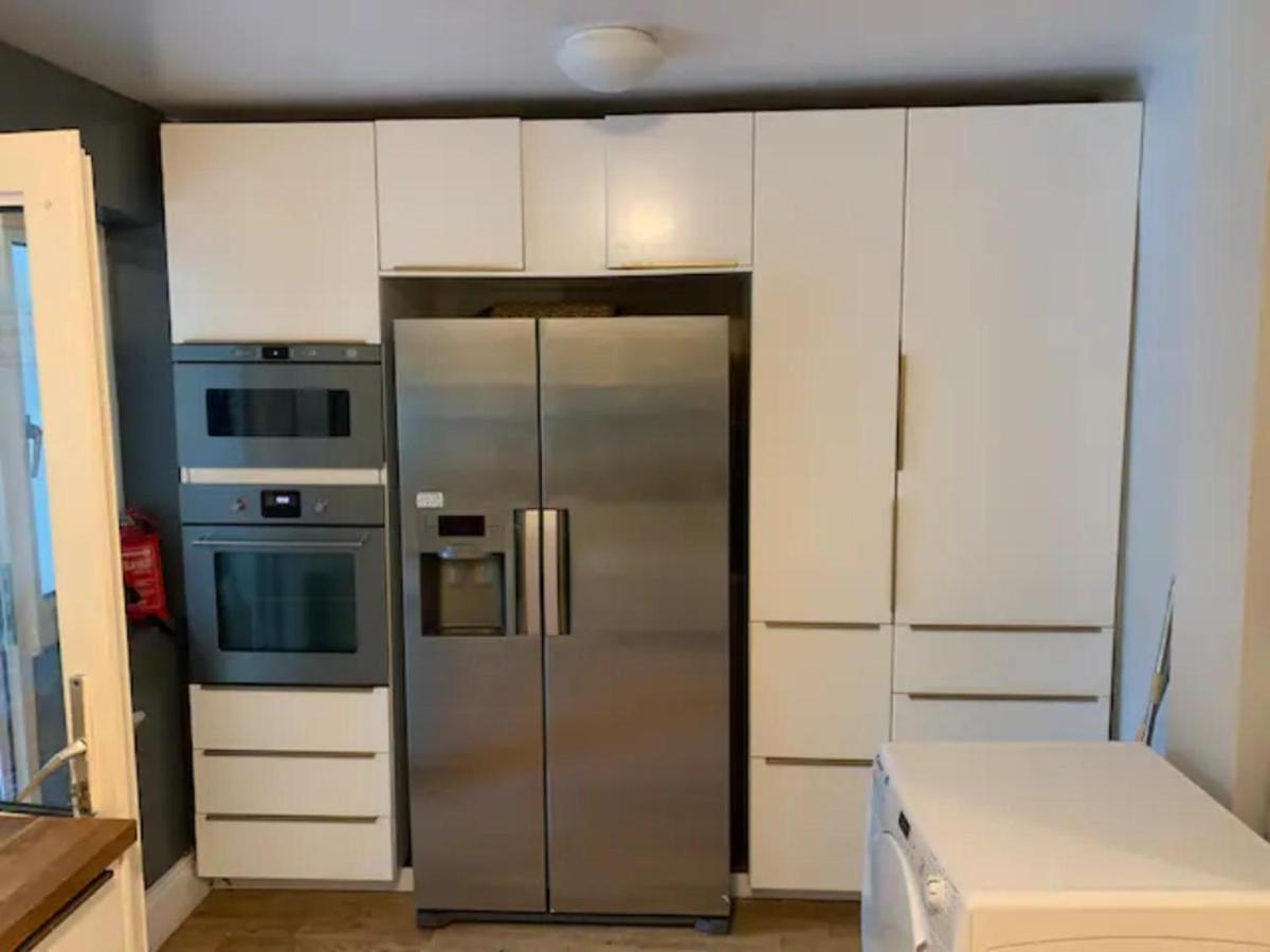 Modern 5 Bedroom Family House - 18 Mins To Station Лондон Екстер'єр фото